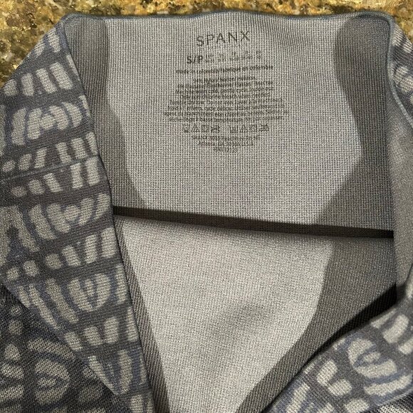 Spanx Look at Me Now Seamless Cropped Leggings Small - Picture 6 of 6
